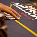 Poker Pro Deeb Melakukan Permainan Slowroll Ciri Khasnya dengan Kartu As